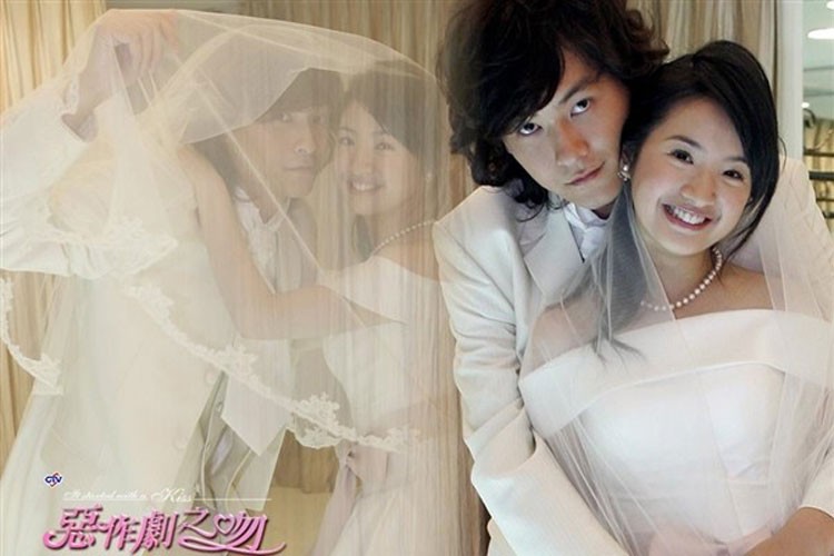 Năm 2005, “Thơ ngây”, bộ phim chuyển thể từ bộ truyện tranh Itazura na Kiss (Nụ hôn tinh nghịch) của Nhật Bản được phát sóng, đưa hai diễn viên chính của phim gồm Lâm Y Thần và Trịnh Nguyên Sướng trở thành những ngôi sao nổi tiếng ở Đài Loan và cả châu Á.